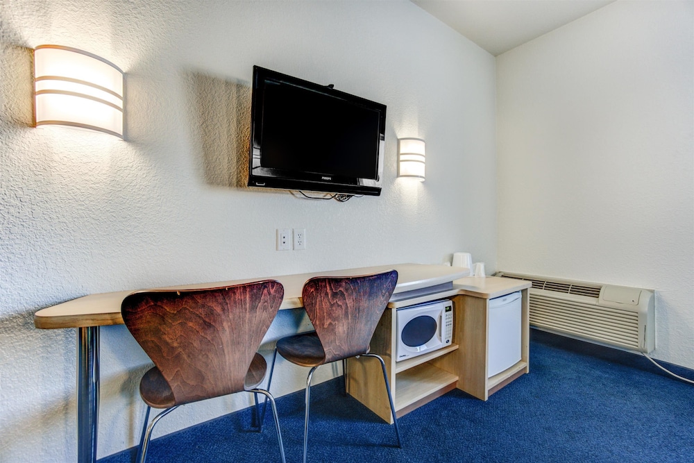 motel 6 grande prairie ab