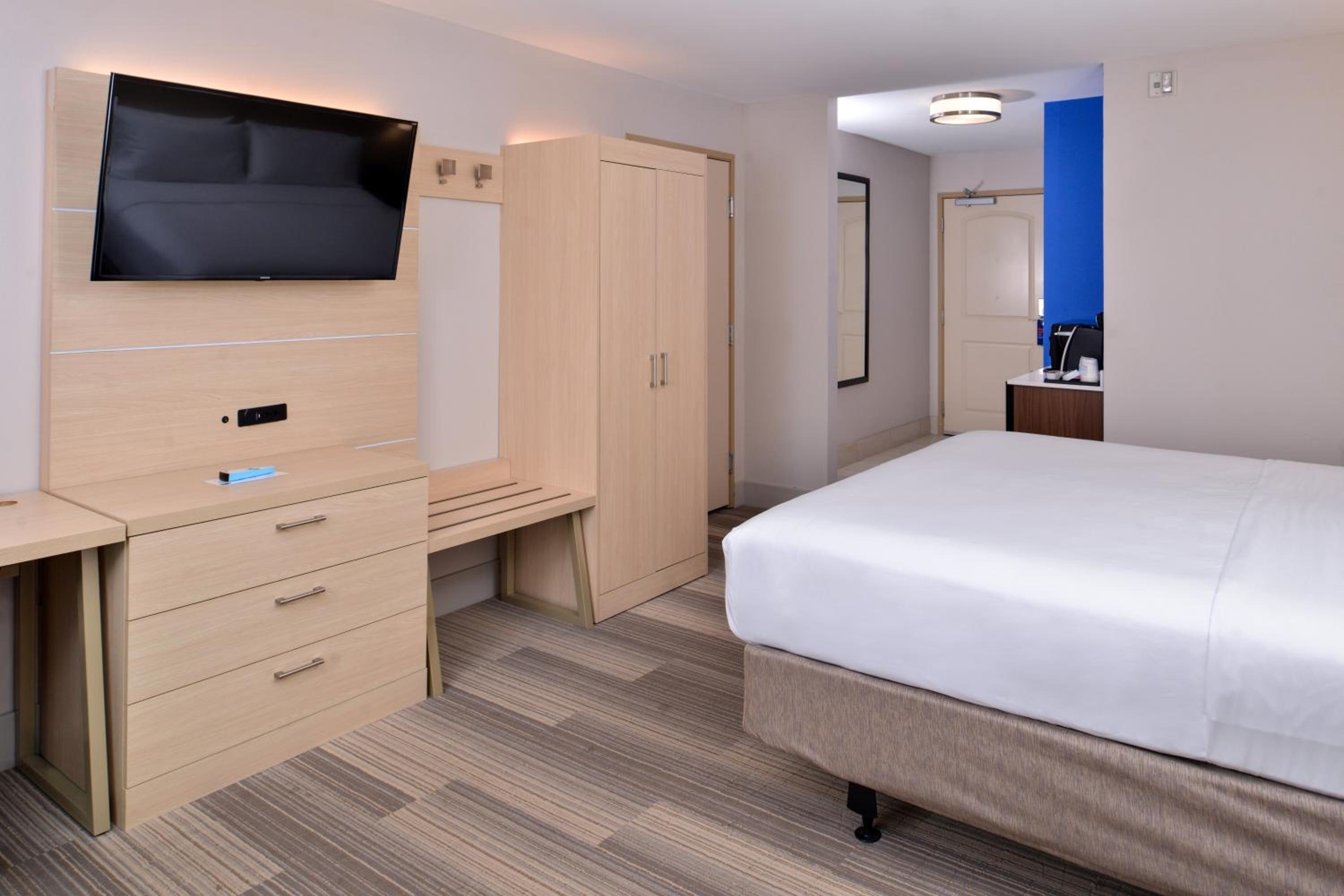 holiday inn express and suites cincinnati mason by ihg