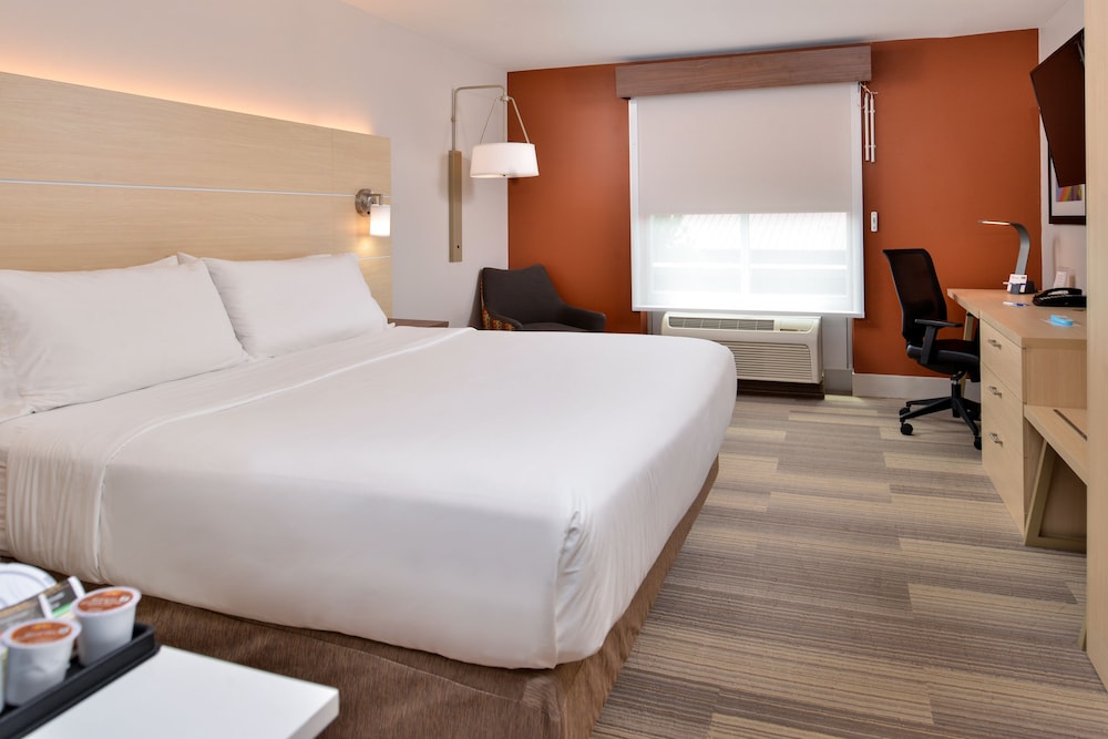 holiday inn express and suites cincinnati mason by ihg