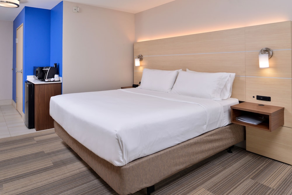 holiday inn express and suites cincinnati mason by ihg