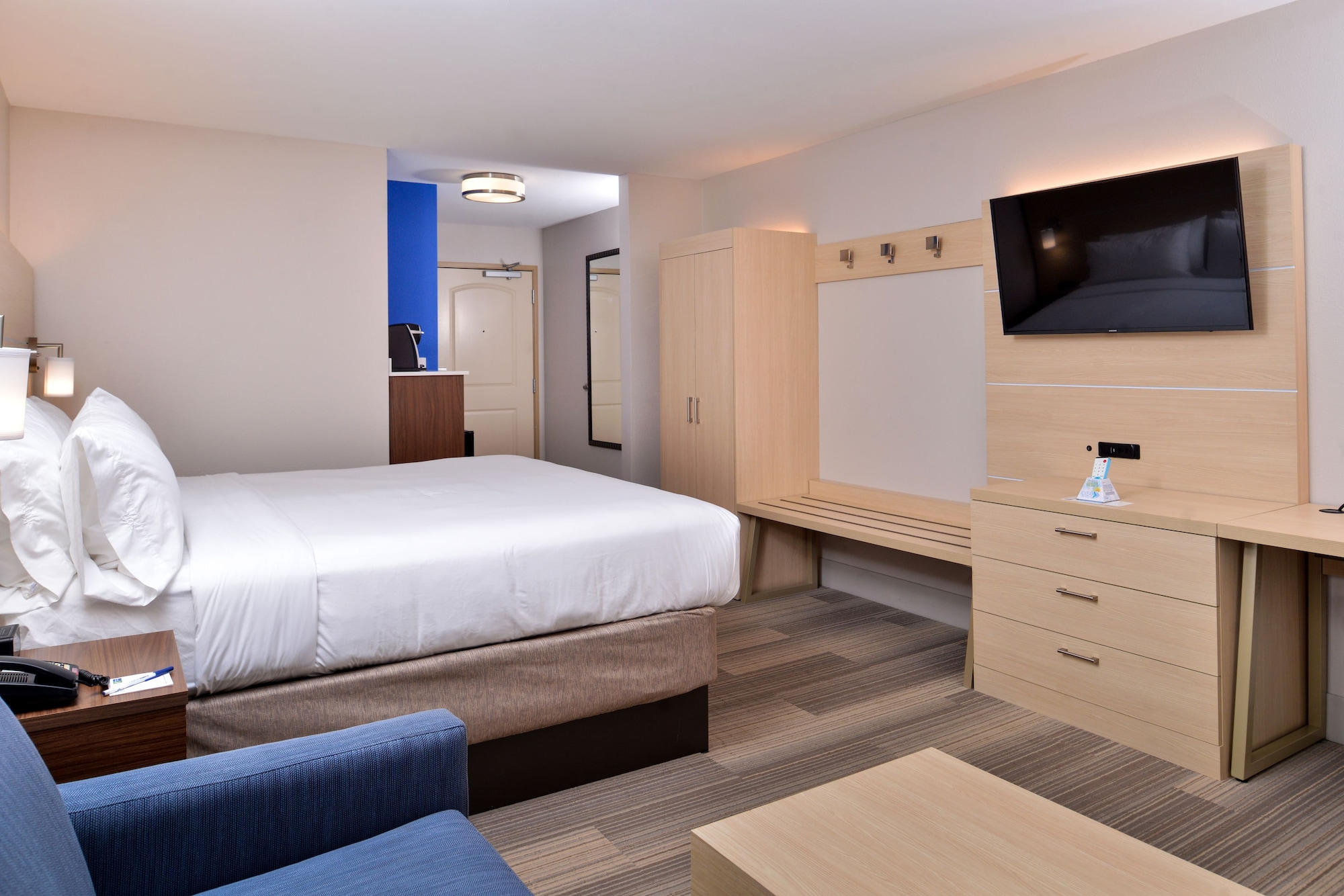 holiday inn express and suites cincinnati mason by ihg