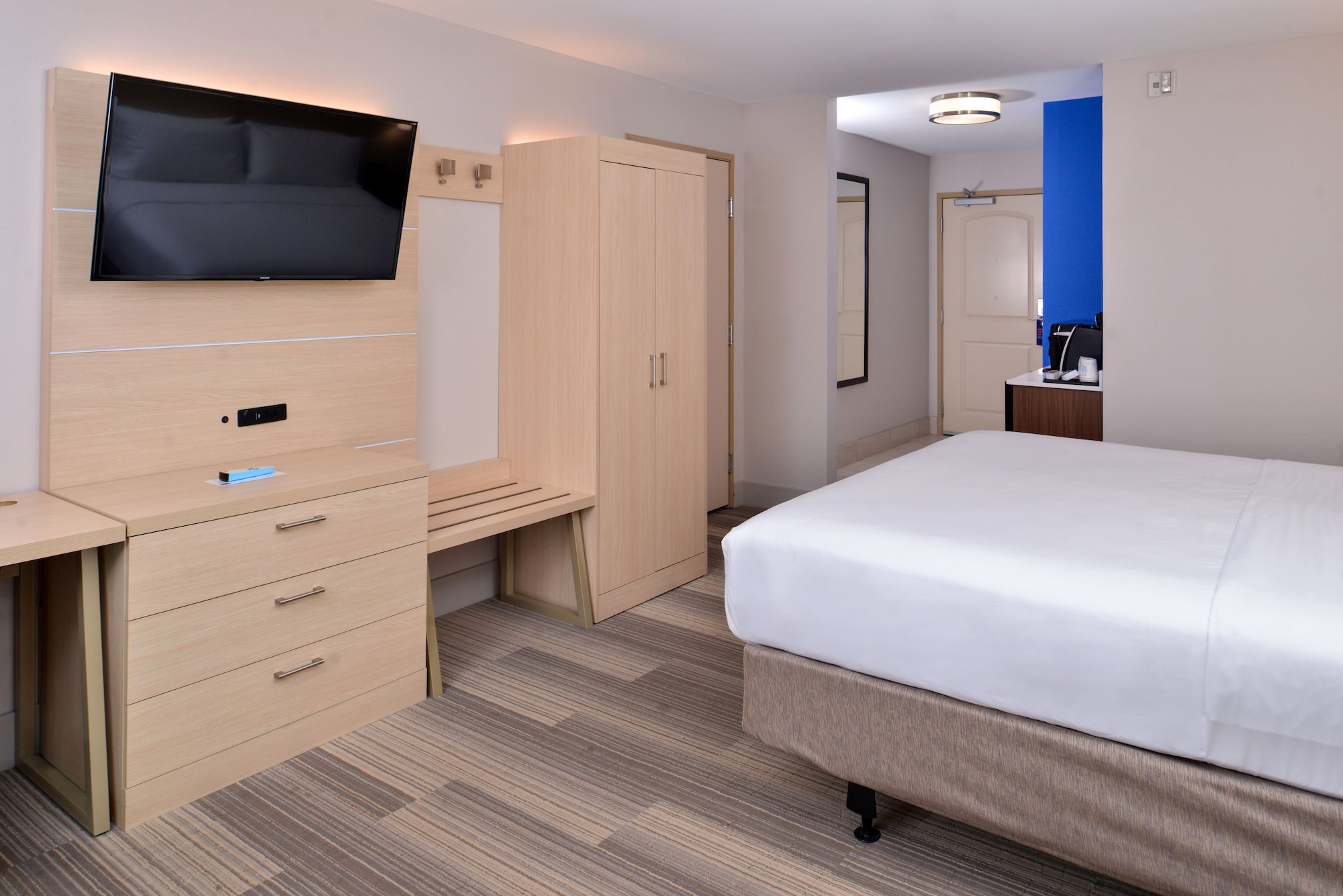 holiday inn express and suites cincinnati mason by ihg