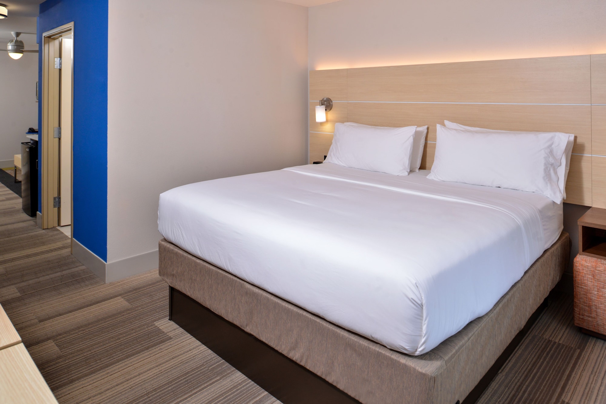 holiday inn express and suites cincinnati mason by ihg