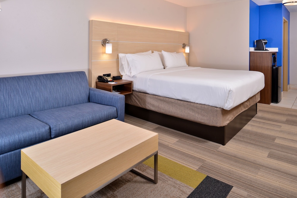 holiday inn express and suites cincinnati mason by ihg