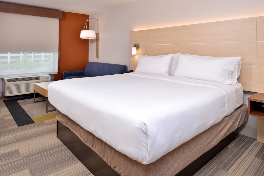 holiday inn express and suites cincinnati mason by ihg