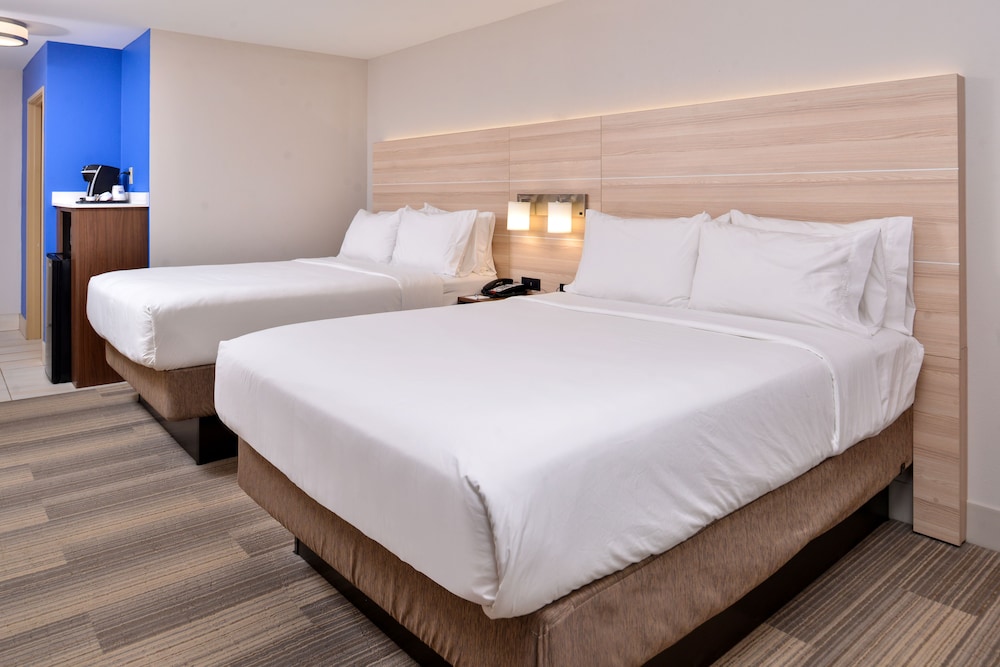 holiday inn express and suites cincinnati mason by ihg