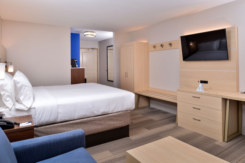holiday inn express and suites cincinnati mason by ihg