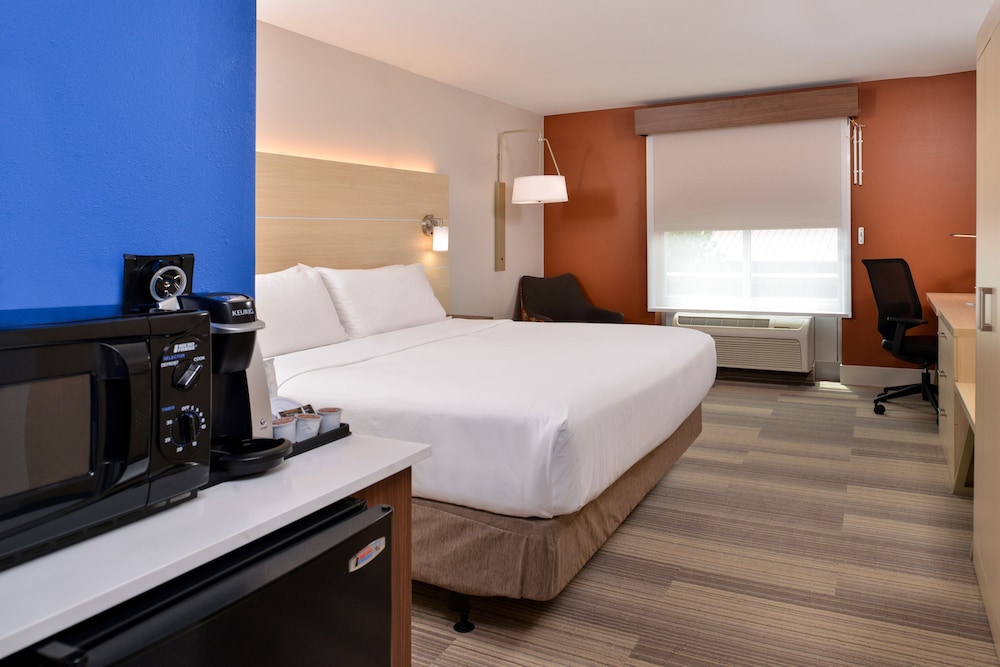 holiday inn express and suites cincinnati mason by ihg