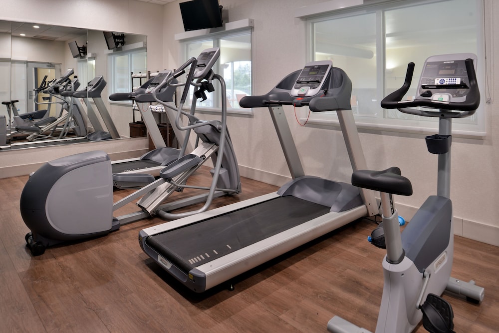 holiday inn express and suites cincinnati mason by ihg