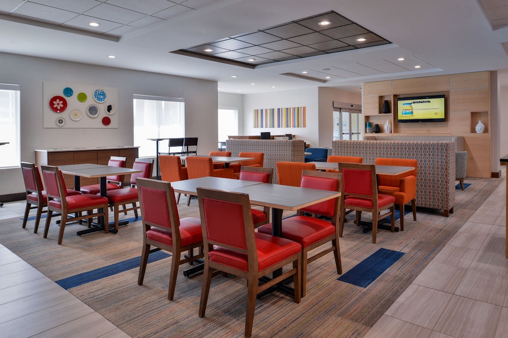holiday inn express and suites cincinnati mason by ihg