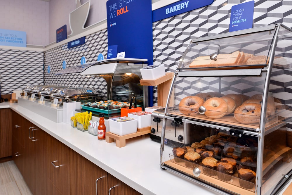 holiday inn express and suites cincinnati mason by ihg