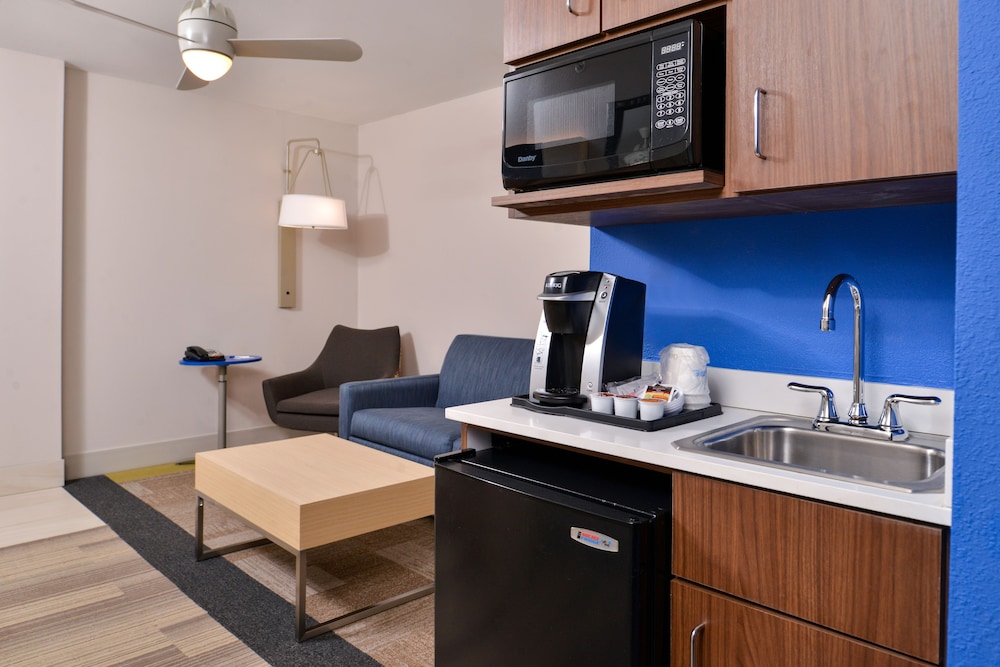 holiday inn express and suites cincinnati mason by ihg