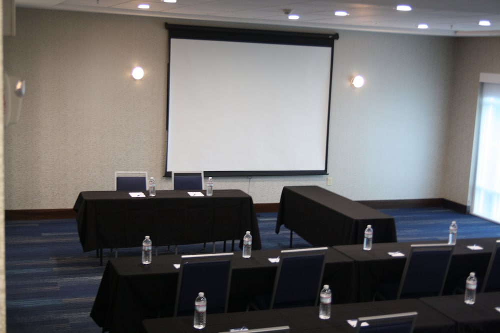 holiday inn express and suites cincinnati mason by ihg