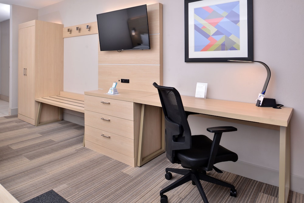 holiday inn express and suites cincinnati mason by ihg