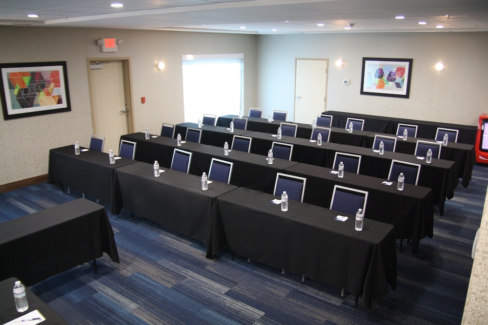 holiday inn express and suites cincinnati mason by ihg