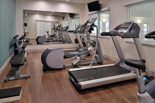 holiday inn express and suites cincinnati mason by ihg