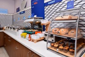 holiday inn express and suites cincinnati mason by ihg