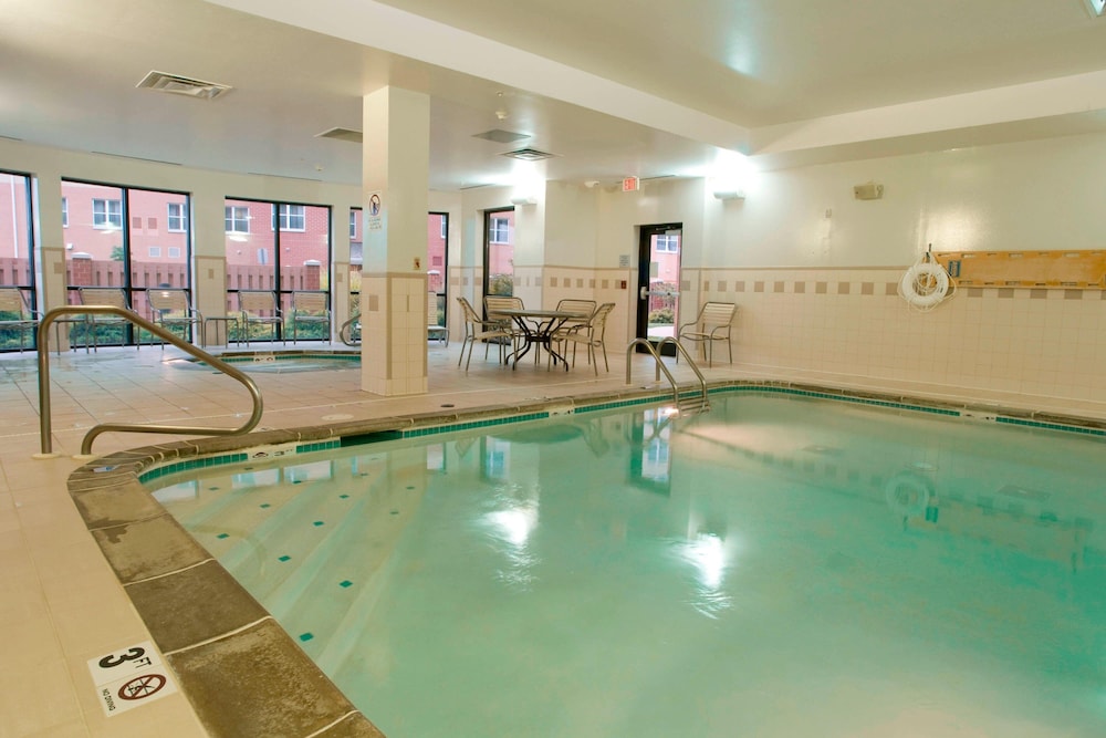 courtyard by marriott cincinnati north at union centre