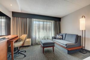 courtyard by marriott cincinnati north at union centre