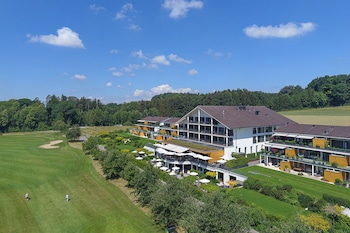 small luxury hotel wellnesshotel golfpanorama
