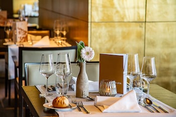 small luxury hotel wellnesshotel golfpanorama