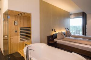 small luxury hotel wellnesshotel golfpanorama