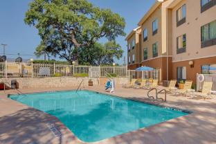 fairfield inn and suites by marriott san antonio seaworld