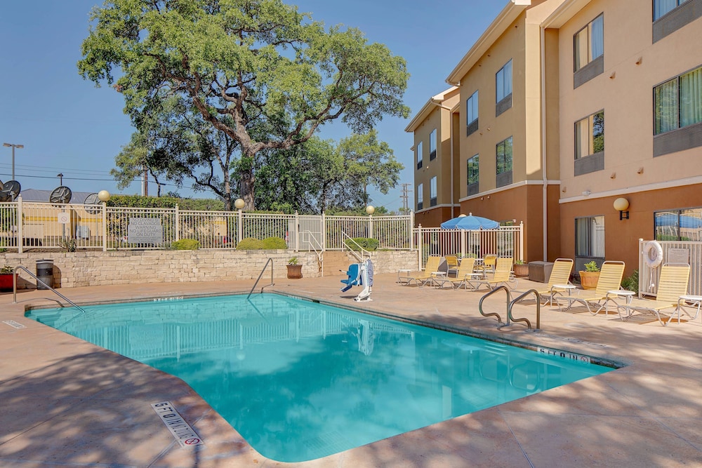 fairfield inn and suites by marriott san antonio seaworld