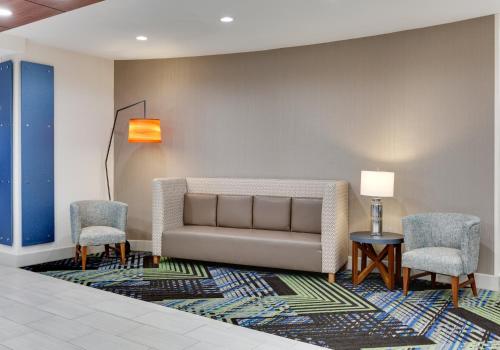 holiday inn express and suites san antonio nw near