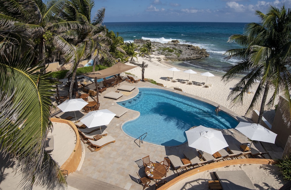 hotel playa la media luna isla mujeres