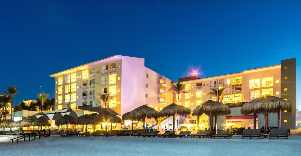 club regina cancun