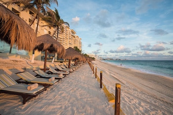 club regina cancun