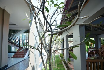 neakru guesthouse and restaurant