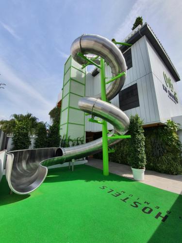 mb hostels premium eco