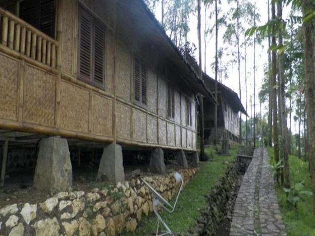 villa kampung karuhun sutan raja