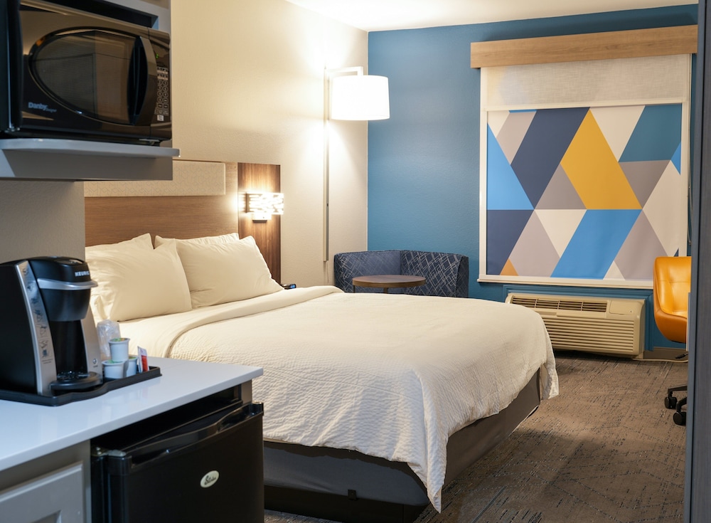 holiday inn express and suites dallas southwest cedar hill by ihg