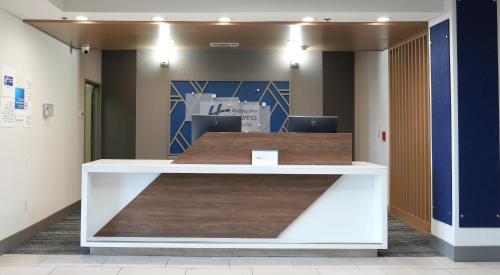 holiday inn express and suites dallas southwest cedar hill by ihg