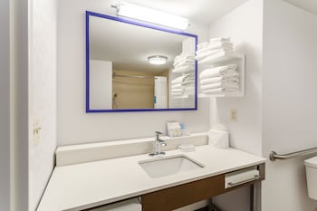 hampton inn and suites chicago libertyville