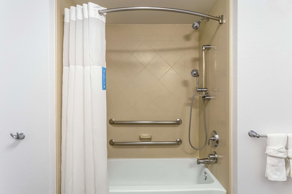 hampton inn and suites chicago libertyville