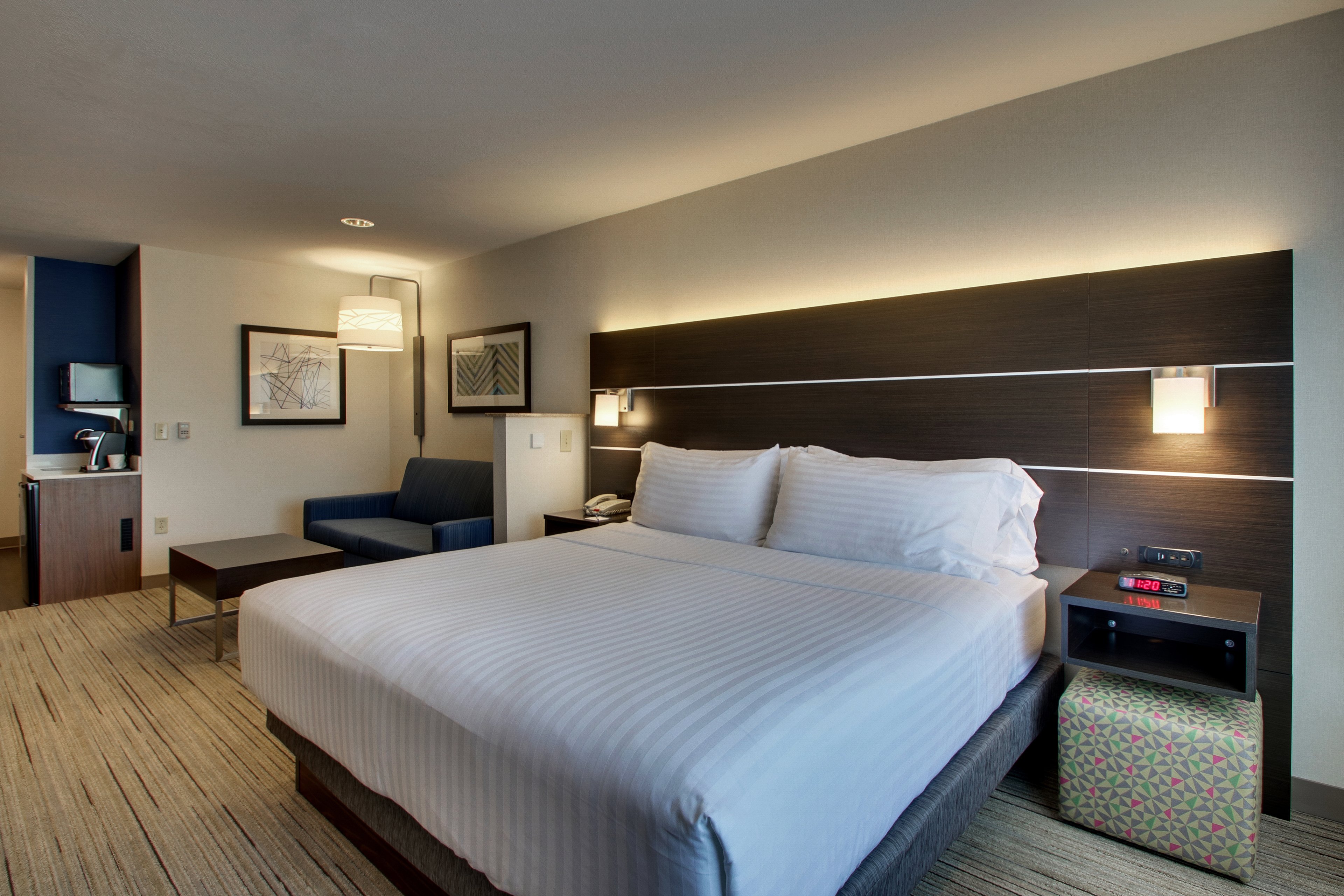 holiday inn express and suites morris by ihg