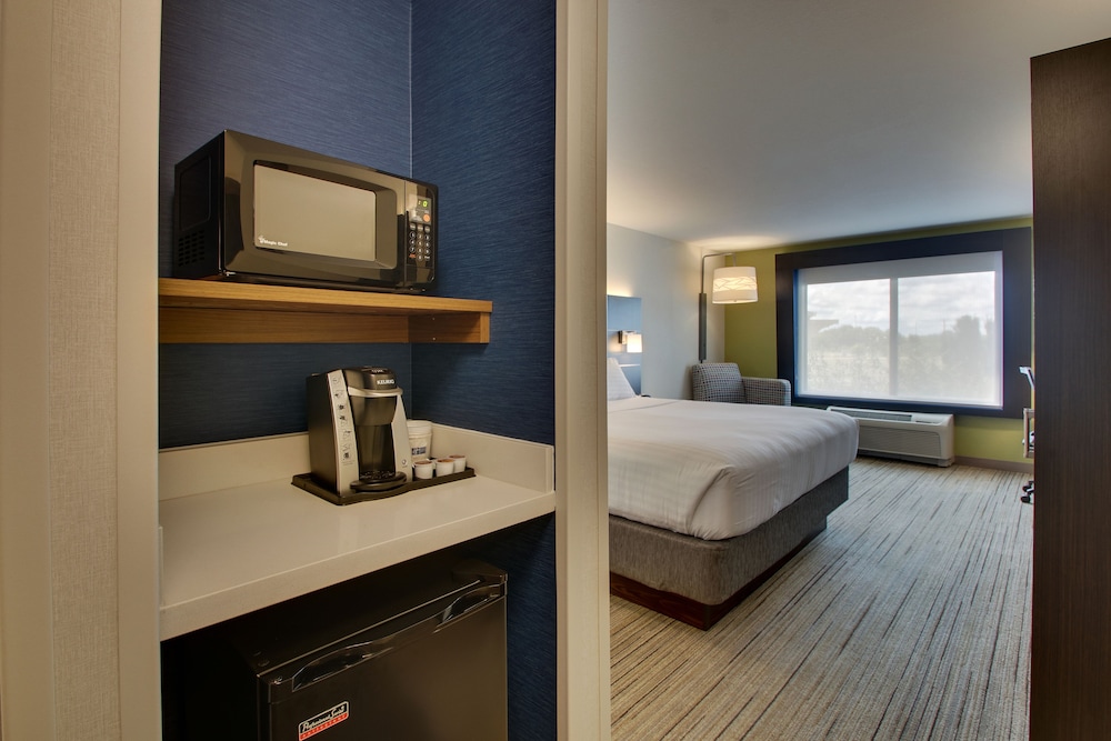 holiday inn express and suites morris by ihg