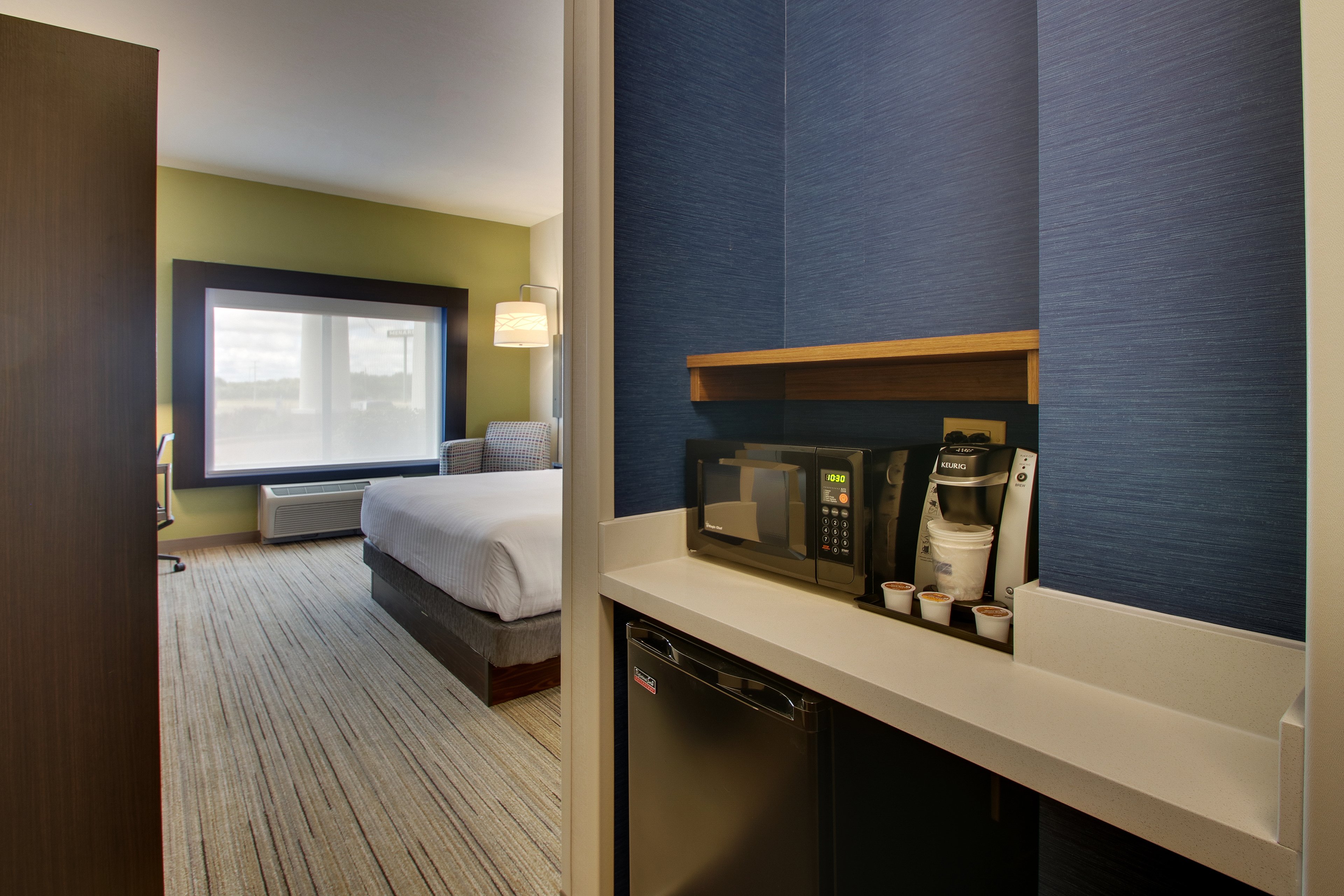 holiday inn express and suites morris by ihg