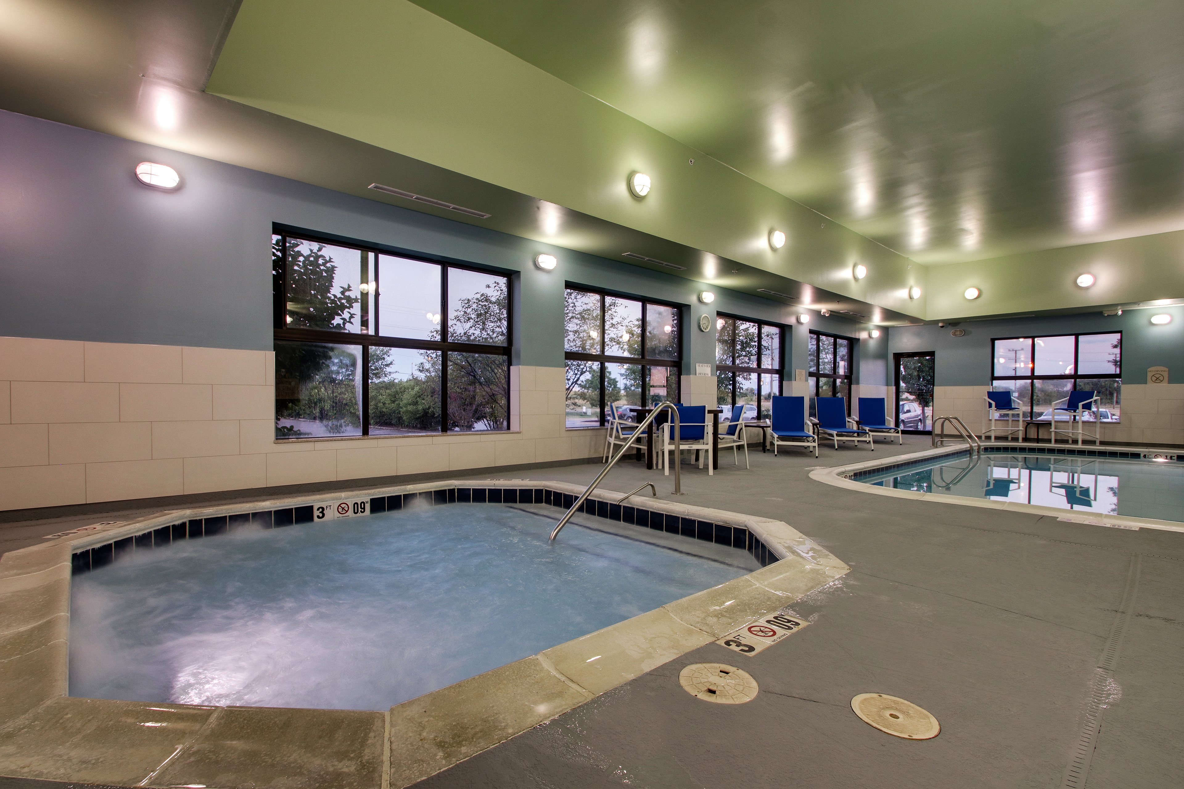 holiday inn express and suites morris by ihg