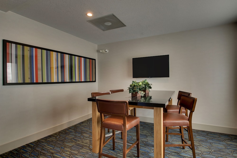 holiday inn express and suites morris by ihg