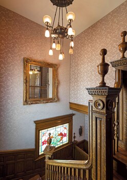 The Gibson Mansion,Riverfront>>East Missoula,4 star