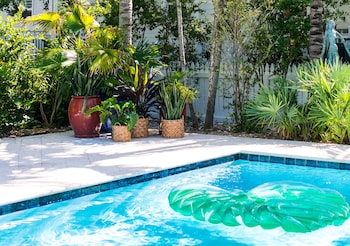 parrot key hotel and villas