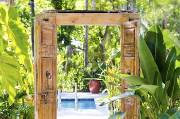 parrot key hotel and villas