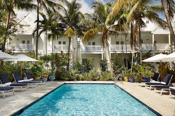 parrot key hotel and villas