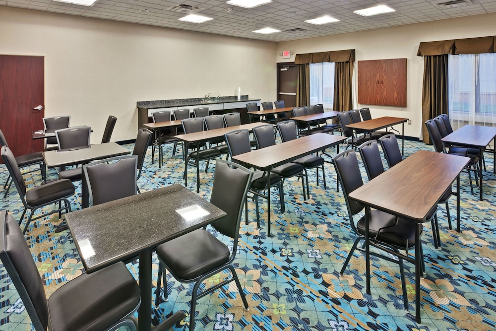holiday inn express hotel and suites new philadelphia by ihg