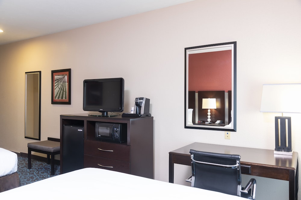 holiday inn express hotel and suites new philadelphia by ihg